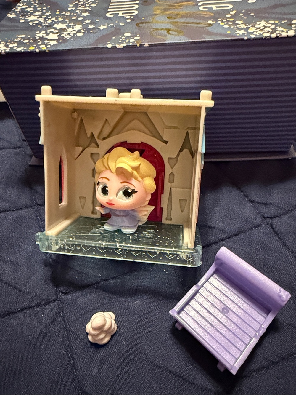 Disney Doorables set of 2 figures and house